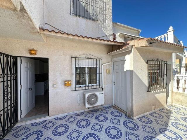 Apartamento en venta en Torrevieja, Torreta Florida photo 0