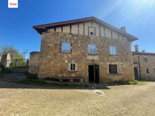 Casa en venta en Medina de Pomar, La riba photo 0