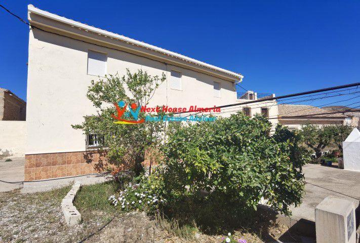 Casa con terreno en venta en Arboleas, Los Requenas photo 0