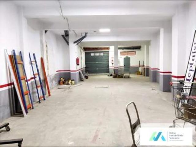 Local comercial en venta en Valencia, Torrefiel photo 0