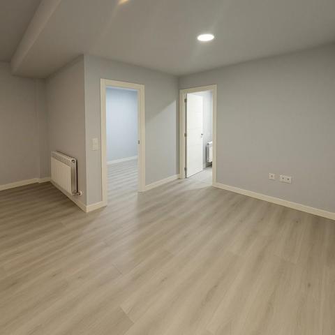 Local comercial en venta en Salamanca, Plaza - Oeste photo 0