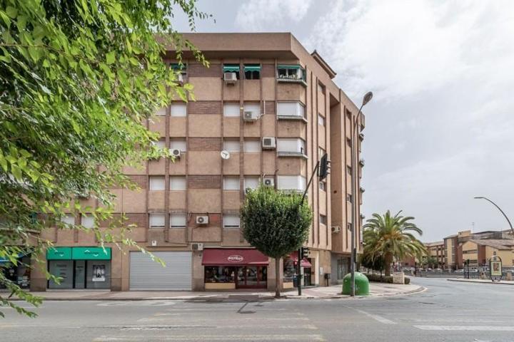 Local comercial en venta en Granada, Genil photo 0