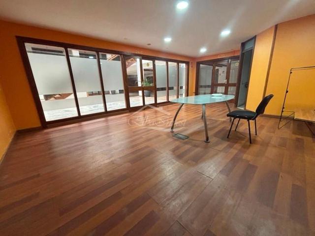 Local comercial en venta en Arona photo 0