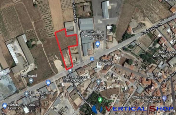 Terreno en venta en Caudete, Avenida de Valencia photo 0