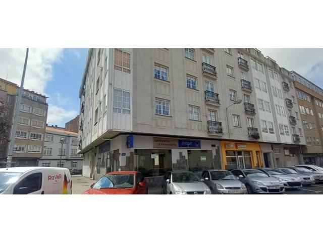 Local comercial en venta en Ferrol photo 0