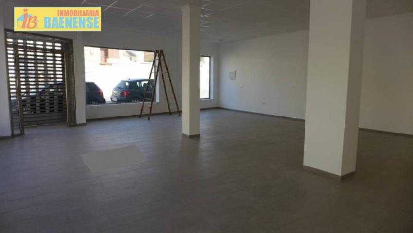 Local comercial en venta en Baena, Avda. Padre Villoslada photo 0