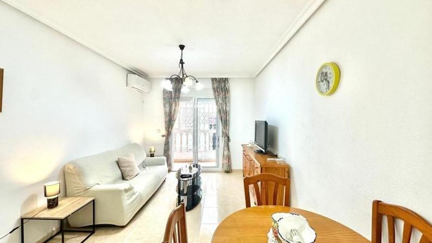 Apartamento en venta en Torrevieja photo 0