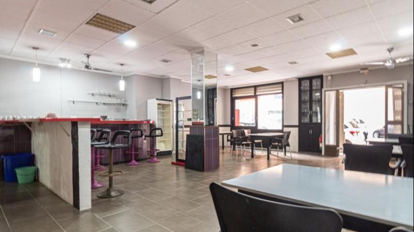 Local comercial en venta en Denia photo 0