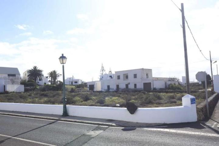 Terreno en venta en Tinajo, Tinajo photo 0