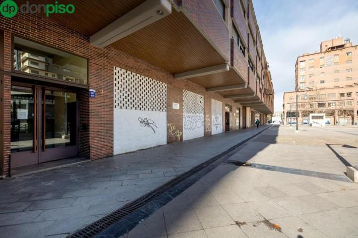 Local comercial en venta en Granada, Plaza de toros photo 0