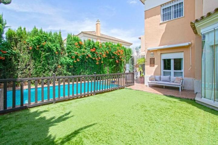 Casa en venta en Dos Hermanas photo 0