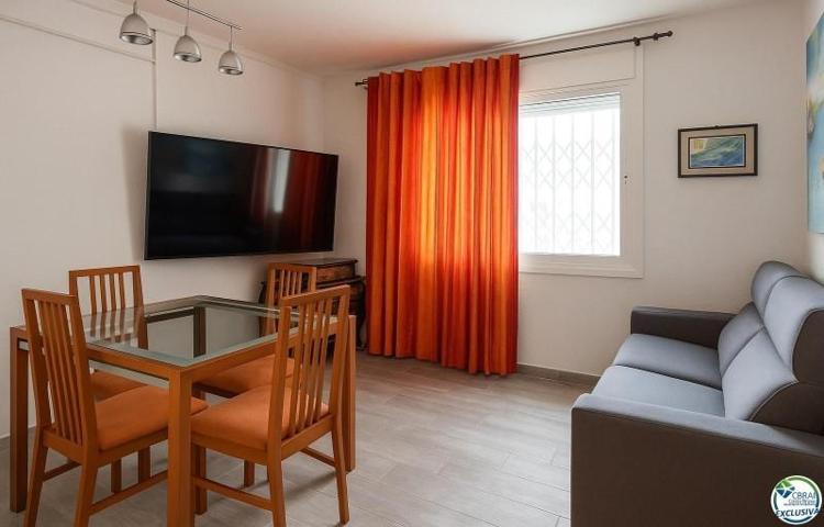 Apartamento en venta en Empuriabrava photo 0