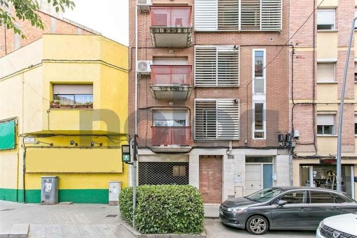 Local comercial en venta en Rubí, Vallès Occidental photo 0