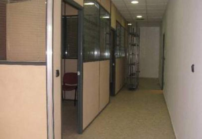 Local comercial en venta en Oviedo, Oviedo photo 0
