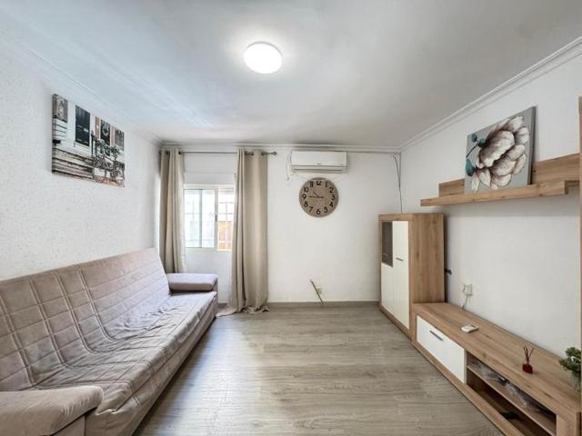 Apartamento en venta en Torrevieja, Centro photo 0