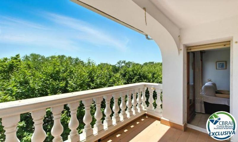 Apartamento en venta en Empuriabrava photo 0