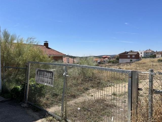 Terreno en venta en Navas del Rey, Casco urbano photo 0