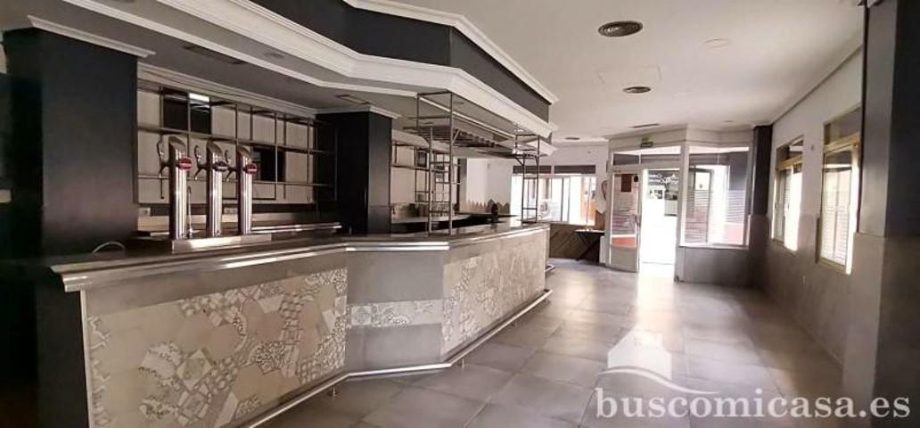 Local comercial en venta en Linares, Avenida Andrés Segovia, 23700 photo 0