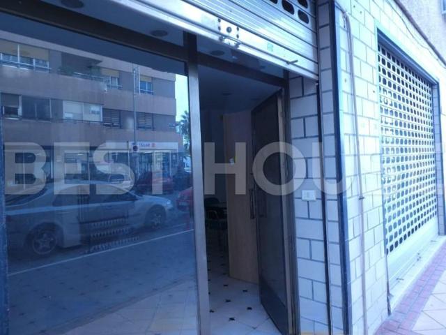 Local comercial en venta en Murcia, Barrio del Carmen photo 0