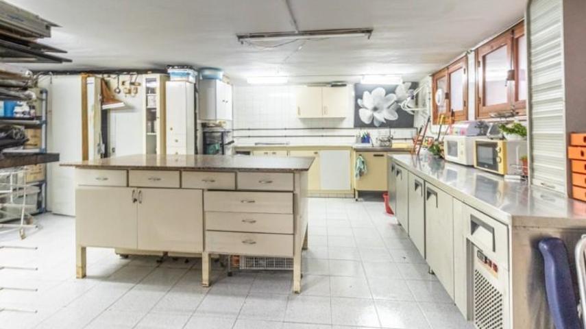 Local comercial en venta en Pego photo 0