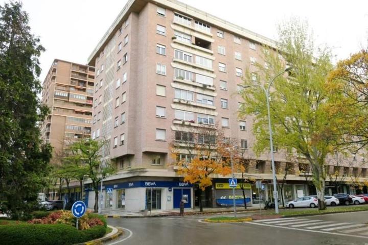 Garaje en alquiler en Pamplona, Iturrama photo 0