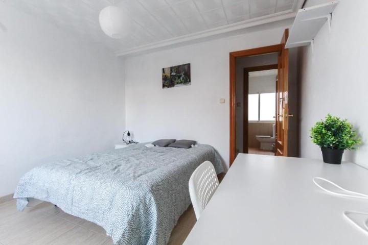 Habitación en alquiler en Xirivella, Xirivella photo 0