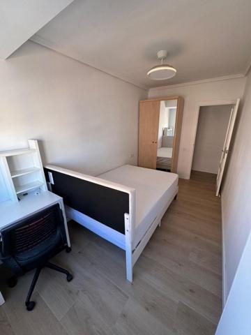 Habitación en alquiler en Valencia, Tres Forques photo 0