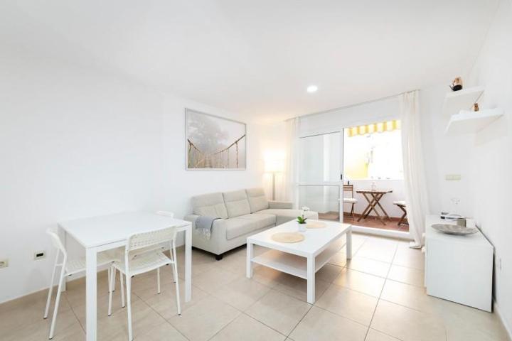 Apartamento en alquiler en Málaga, Mármoles photo 0
