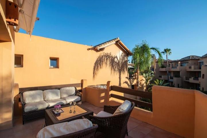 Aticos en alquiler en Estepona, Estepona photo 0