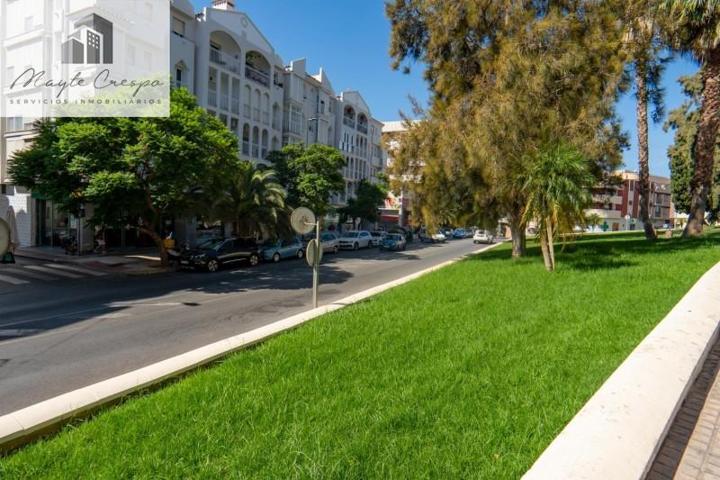 Local comercial en venta en Motril, Av. De Salobreña photo 0