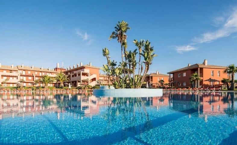 Apartamento en venta en Chiclana de la Frontera, Novo Sancti Petri photo 0