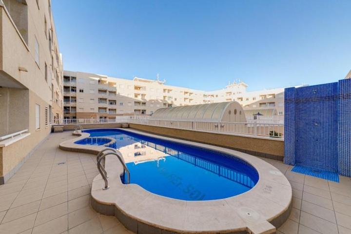 Apartamento en venta en Torrevieja, El Molino photo 0