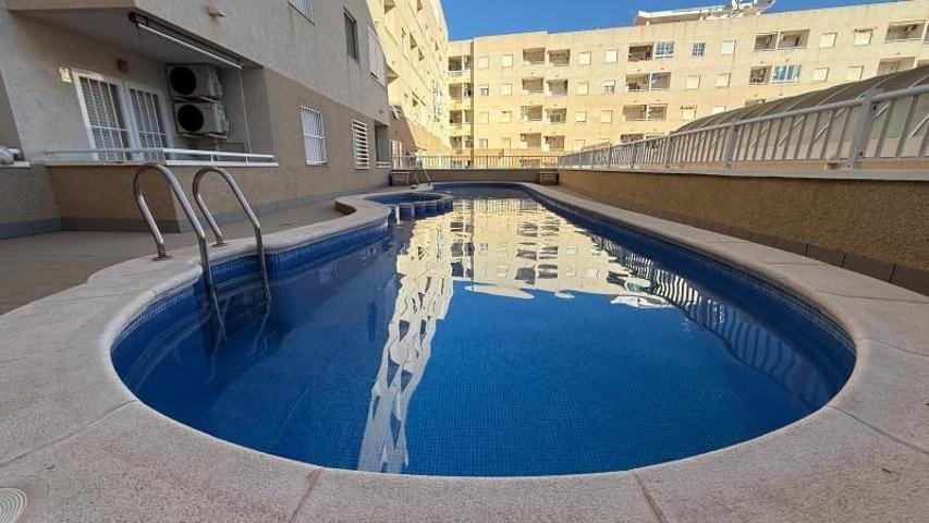 Apartamento en venta en Torrevieja, El Molino photo 0
