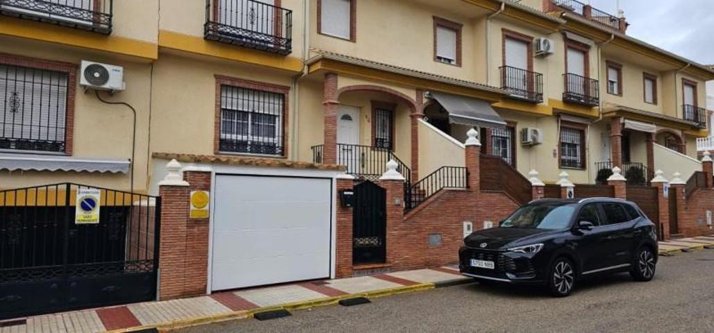 Chalet en venta en Atarfe, Calle Fuente Vaqueros, 18230 photo 0