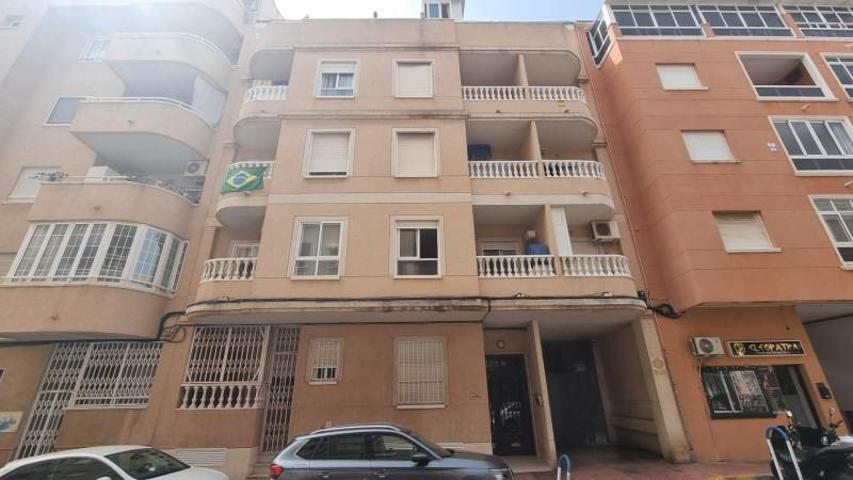 Apartamento en venta en Torrevieja, Centro photo 0