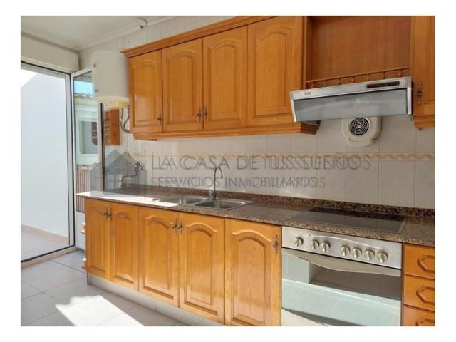 Casa en venta en Sax photo 0