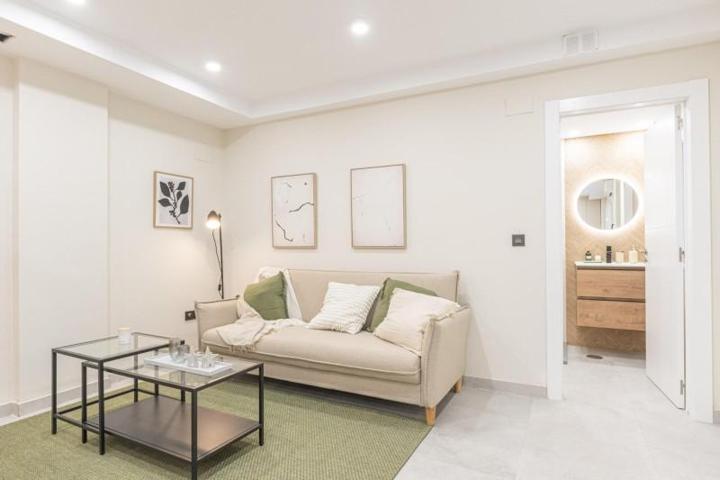 Oficina en venta en Málaga, Martiricos photo 0