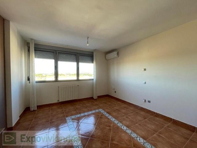 Piso en venta en Yecla photo 0