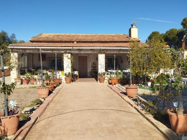 Casa con terreno en venta en Sax photo 0