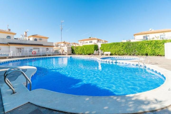 Bungalow en venta en Orihuela Costa, Playa Flamenca photo 0