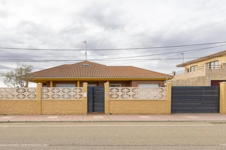 Chalet en venta en Revellinos, Castilla y leon photo 0