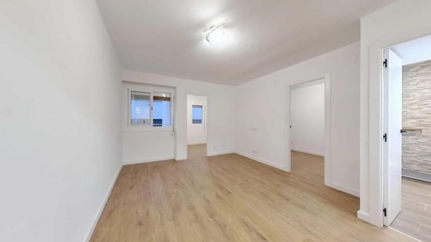 Piso en venta en Santa Coloma de Gramenet, Llati photo 0