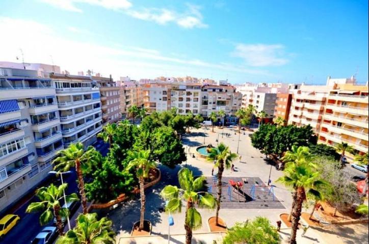 Apartamento en venta en Torrevieja photo 0