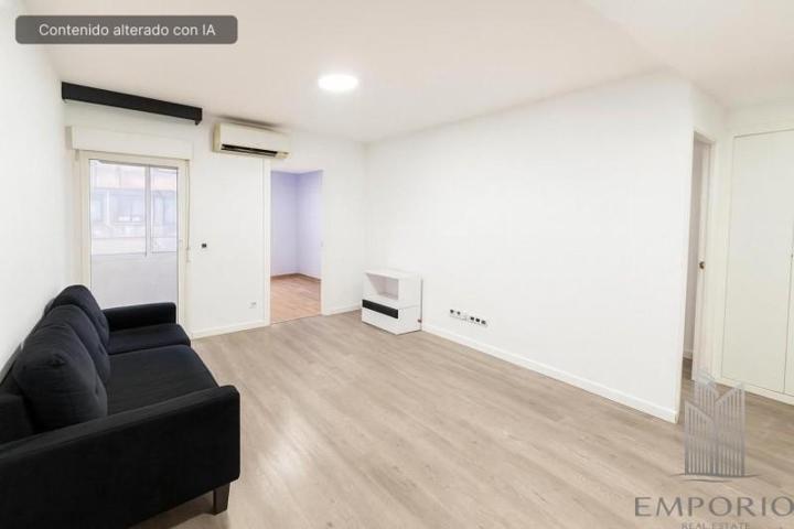 Piso en venta en Madrid, Calle de Peironcely, 28053 photo 0