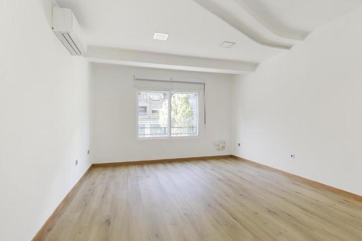 Piso en venta en Granada, Gran capitan photo 0