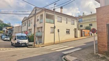 Casa en venta en Olot, Bonavista photo 0