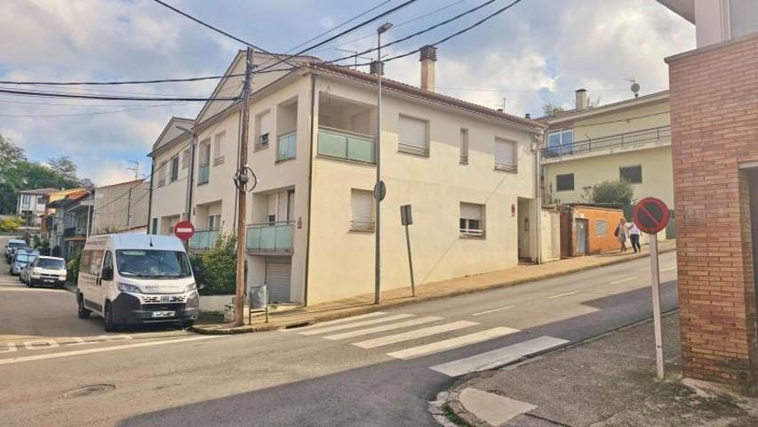 Casa en venta en Olot, Bonavista photo 0