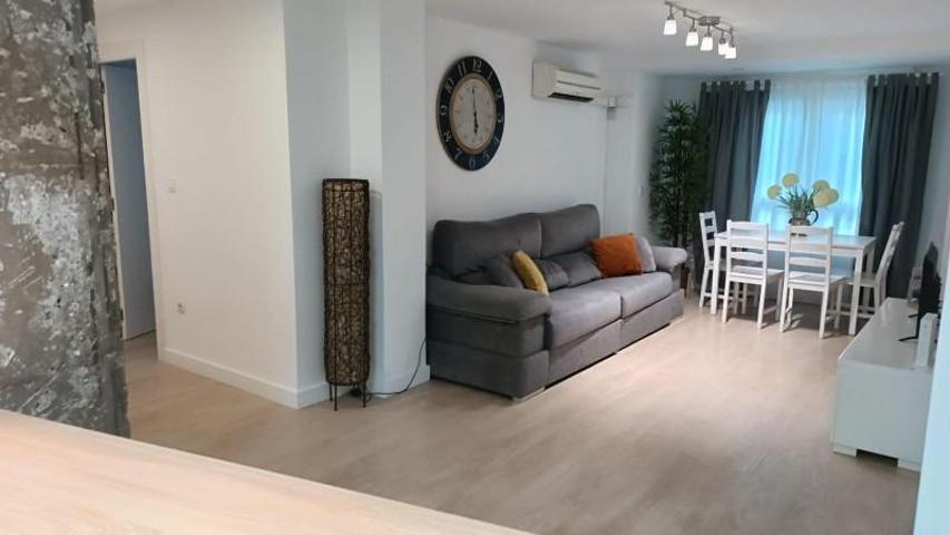 Apartamento en venta en Alicante, Mercado photo 0