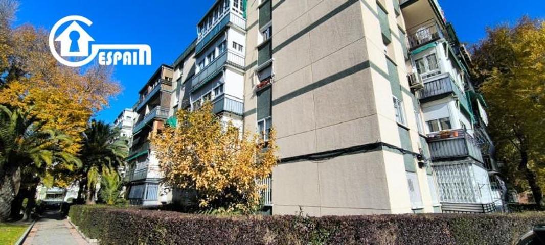 Piso en venta en Madrid, Águilas photo 0