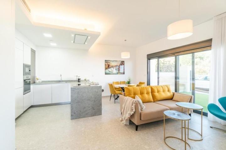 Bungalow en venta en Torrevieja, Los balcones photo 0